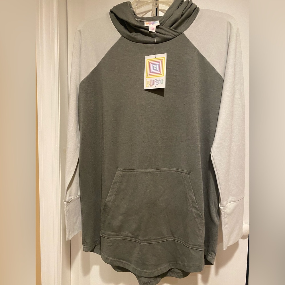 NWT Lularoe Med Amber. Two Tone Gray w/front pocket & hoodie.95% Poly 5% Spandex